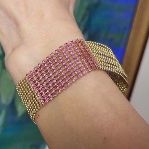 Pink Crystals & Goldtone Vintage Bracelet 💗 Like New Condition